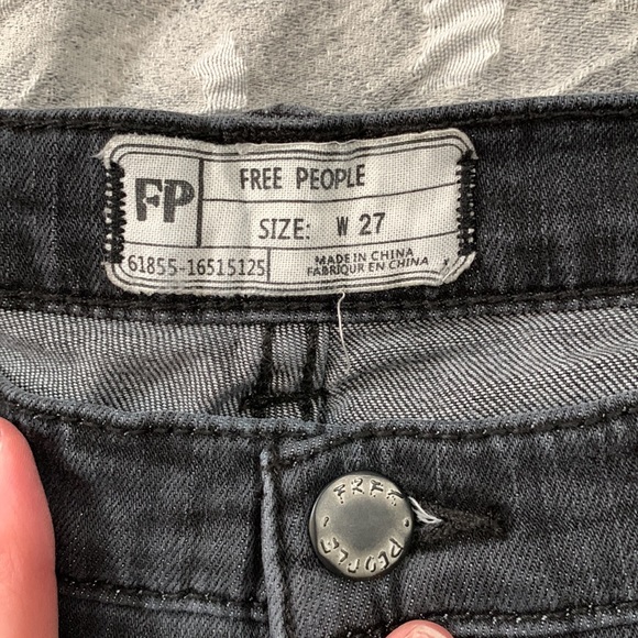 Free People jeans with fishnet inserts - Picture 5 of 9